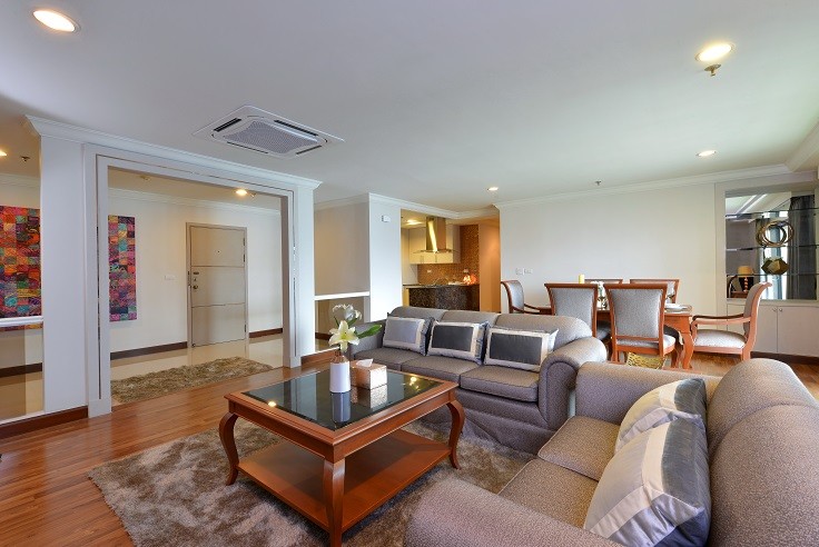 Spacious 3 bed in Sukhumvit 23